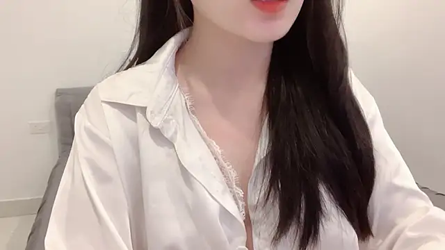    Lily    online show from 06/17/26, 04:30