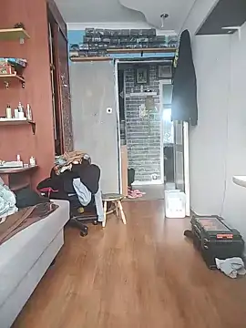 Snapshot of SmallButCrazy chatting on 06/19/26, 04:44 SmallButCrazy online show from 06/19/26, 04:44