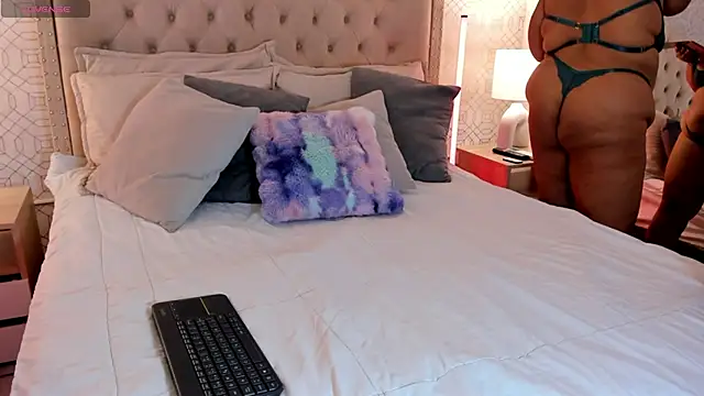 BellaNixs online show from 11/07/25, 03:39