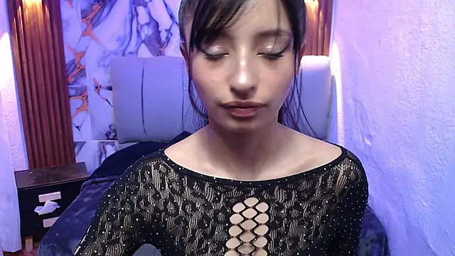 alaia blue online show from 10/04/25, 01:20