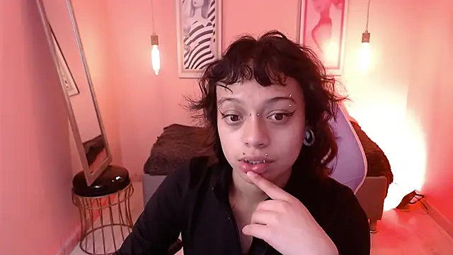 Snapshot of LadyWawy chatting on 09/10/25, 01:11 LadyWawy online show from 09/10/25, 01:11