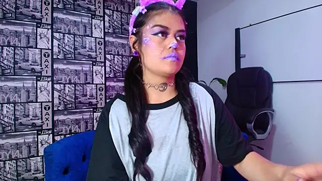 Mia Morelli  online show from 10/23/25, 05:29