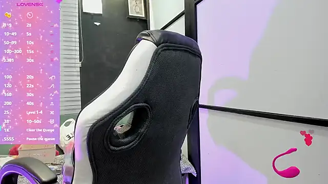 SamaraAnders  online show from 11/21/25, 04:33