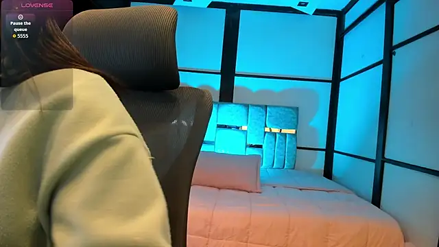 SamaraAnders  online show from 04/17/26, 04:37