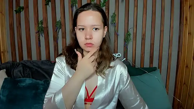 Laura Ellinss online show from 09/13/25, 01:38