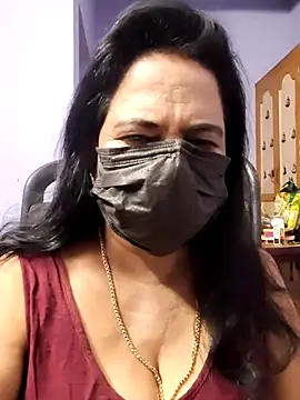 mallu-lover online show from 10/28/25, 01:09