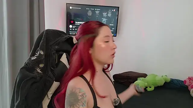 lunnaa  online show from 09/26/25, 07:40