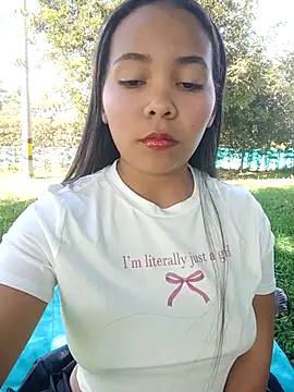 SophiaGuzman online show from 11/10/25, 07:46