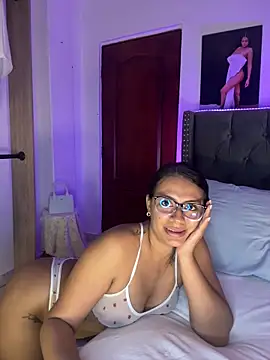 ema zoe online show from 04/21/26, 02:51