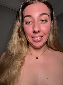 Snapshot of louiseberkeley chatting on 07/29/26, 12:58 louiseberkeley online show from 07/29/26, 12:58