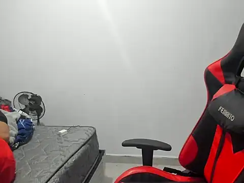 Snapshot of JuanchiT66 chatting on 11/26/25, 04:35 JuanchiT66 online show from 11/26/25, 04:35