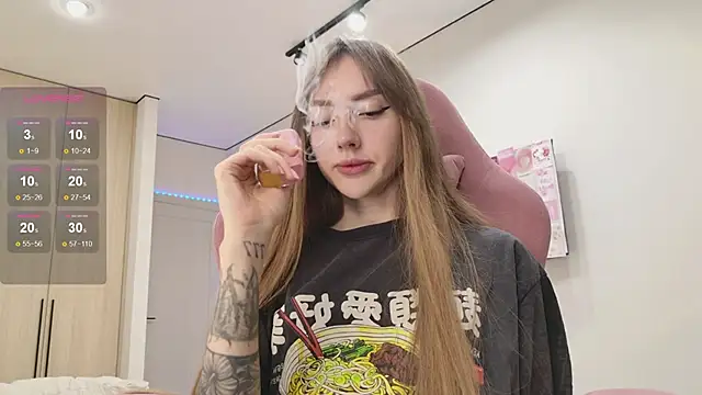 Lunainnk online show from 09/22/25, 12:23