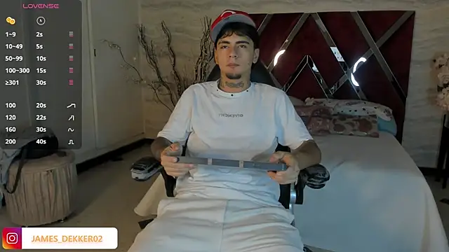 Snapshot of JamesDeker chatting on 10/01/25, 07:31 JamesDeker online show from 10/01/25, 07:31