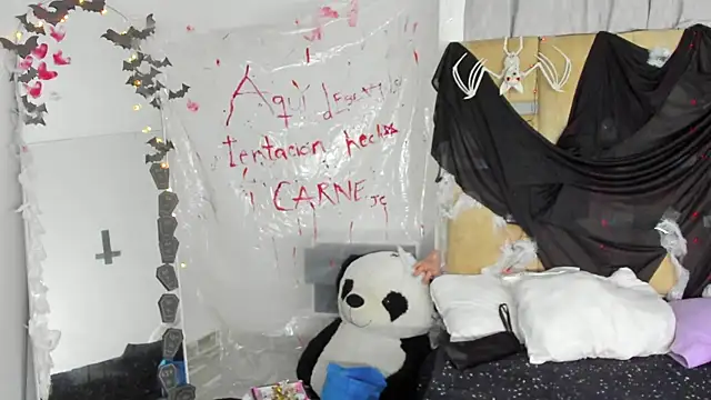 JulianaCarter online show from 10/22/25, 07:35