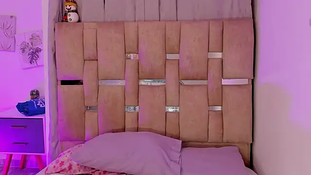 JulianaCarter online show from 12/14/25, 08:13