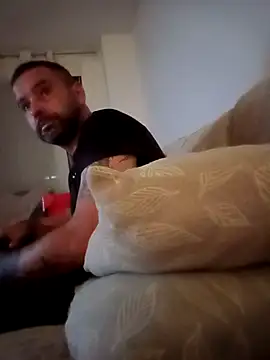 Snapshot of Feistysausage chatting on 09/27/25, 08:03 Feistysausage online show from 09/27/25, 08:03