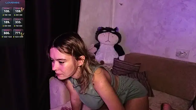 Snapshot of DemonaCast chatting on 10/04/25, 07:45 DemonaCast online show from 10/04/25, 07:45