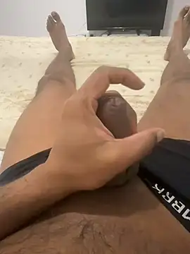 Snapshot of Madu0999 chatting on 02/19/26, 06:04 Madu0999 online show from 02/19/26, 06:04