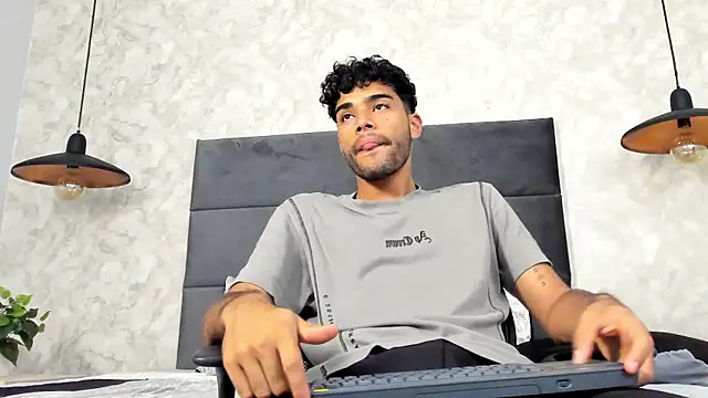 Snapshot of RaphaelDufort chatting on 10/15/25, 12:00 RaphaelDufort online show from 10/15/25, 12:00