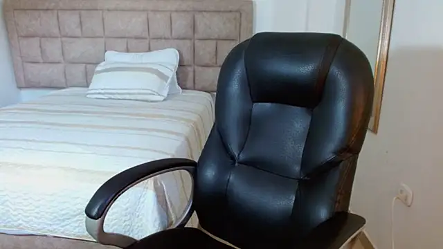 lilithfox05 online show from 10/05/25, 10:18