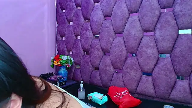 Snapshot of miaharvey_69 chatting on 12/15/25, 02:32 miaharvey 69 online show from 12/15/25, 02:32