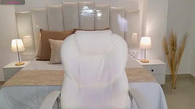 Viictoria jones online show from 04/21/26, 01:18