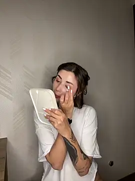 Snapshot of vexlana chatting on 10/16/25, 03:13 vexlana online show from 10/16/25, 03:13