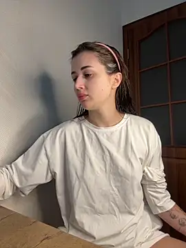 Snapshot of vexlana chatting on 10/26/25, 01:17 vexlana online show from 10/26/25, 01:17