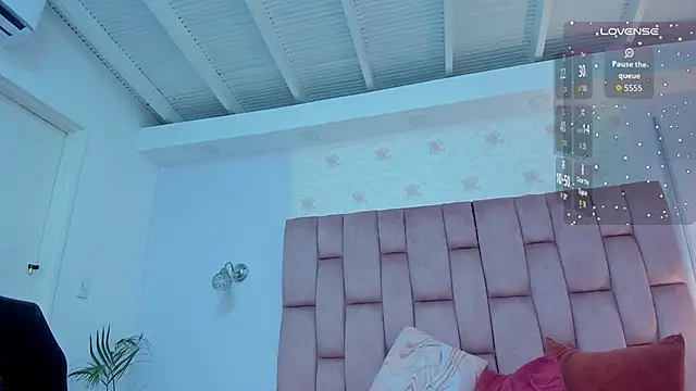 aishathornee online show from 09/18/25, 09:22