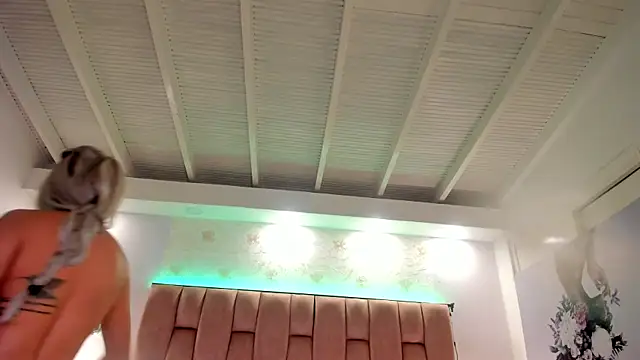 aishathornee online show from 04/21/26, 01:42