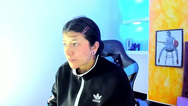 Snapshot of Raven_Rouge_ chatting on 10/09/25, 04:43 Raven Rouge  online show from 10/09/25, 04:43