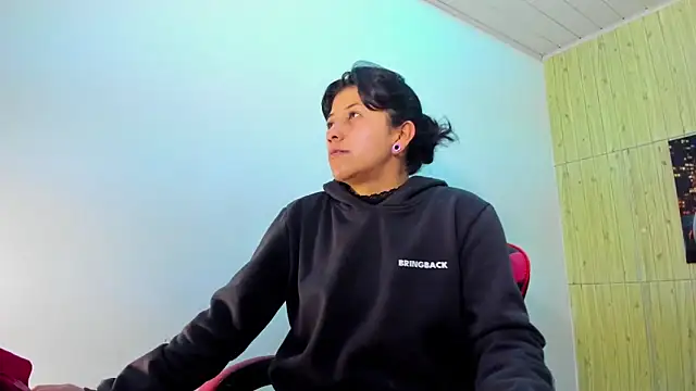 Snapshot of Raven_Rouge_ chatting on 10/22/25, 04:13 Raven Rouge  online show from 10/22/25, 04:13