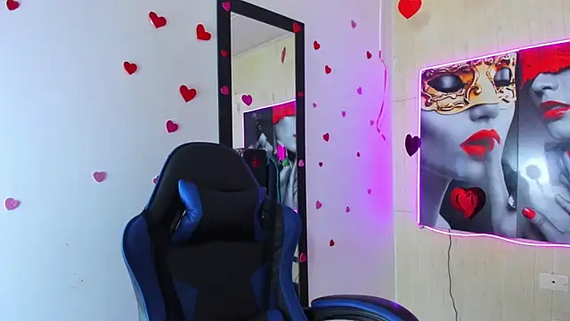 Raven Rouge  online show from 04/21/26, 12:00