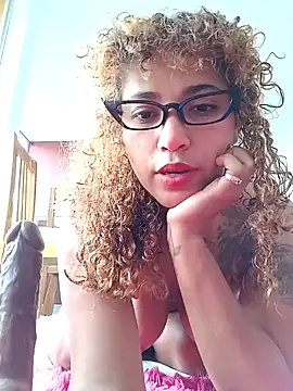 Vikyvoyeur online show from 11/17/25, 07:52