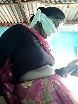 Hot-qwer online show from 12/23/25, 10:24