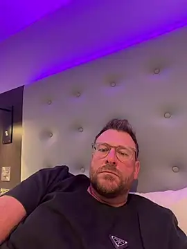 Snapshot of bilf1978 chatting on 02/23/26, 02:03 bilf1978 online show from 02/23/26, 02:03