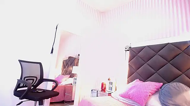 ViictoriaJones  online show from 10/17/25, 01:14