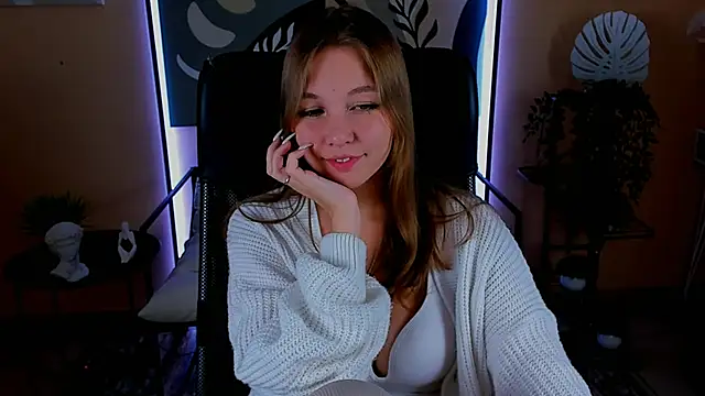 Snapshot of VivianGutierrez chatting on 10/05/25, 11:08 VivianGutierrez online show from 10/05/25, 11:08
