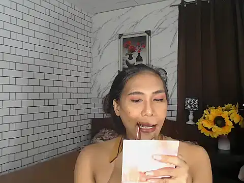 Latinahugecock online show from 09/25/25, 04:54