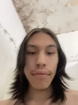 Snapshot of heytherepeoples717 chatting on 10/29/25, 03:31 heytherepeoples717 online show from 10/29/25, 03:31