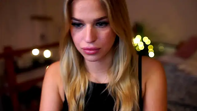 Snapshot of Emilyvanroessel chatting on 09/26/25, 01:15 Emilyvanroessel online show from 09/26/25, 01:15