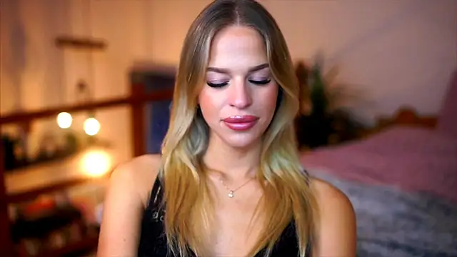 Emilyvanroessel online show from 11/25/25, 03:23