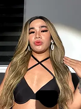 Malia Nicole online show from 10/13/25, 01:55