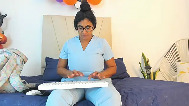  Miaa khalifa  online show from 10/14/25, 12:28