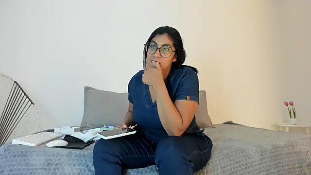  Miaa khalifa  online show from 11/21/25, 12:37