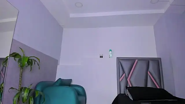 Snapshot of aurora_tziu chatting on 09/21/25, 04:36 aurora tziu online show from 09/21/25, 04:36