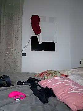 Snapshot of amalia202555 chatting on 11/18/25, 01:04 amalia202555 online show from 11/18/25, 01:04