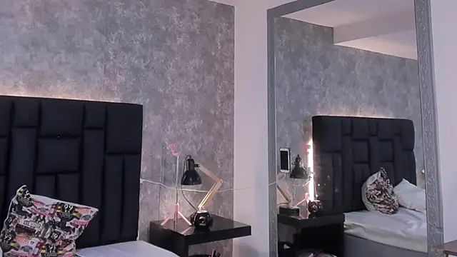 crystaldarliing online show from 11/17/25, 06:03