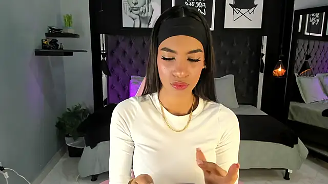 Snapshot of kitty_collins_ chatting on 09/10/25, 10:37 kitty collins online show from 09/10/25, 10:37