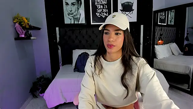 Snapshot of kitty_collins_ chatting on 09/24/25, 10:29 kitty collins online show from 09/24/25, 10:29